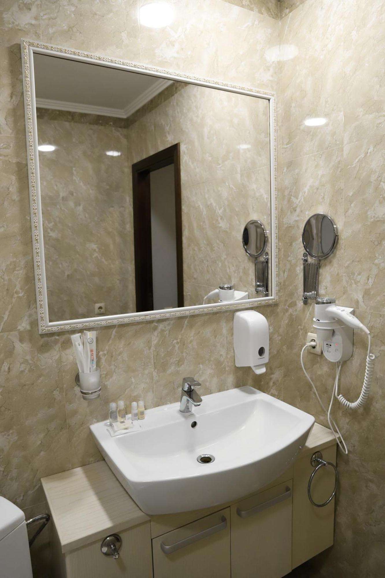 Sapsan Hotel Ternopil Exterior photo